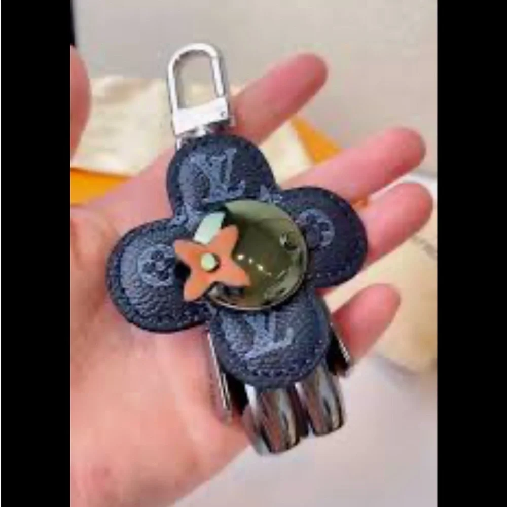 LOUIS VUITTON Monogram Eclipse Vivienne Keychain Bag Charm Holder Spaceman Grey